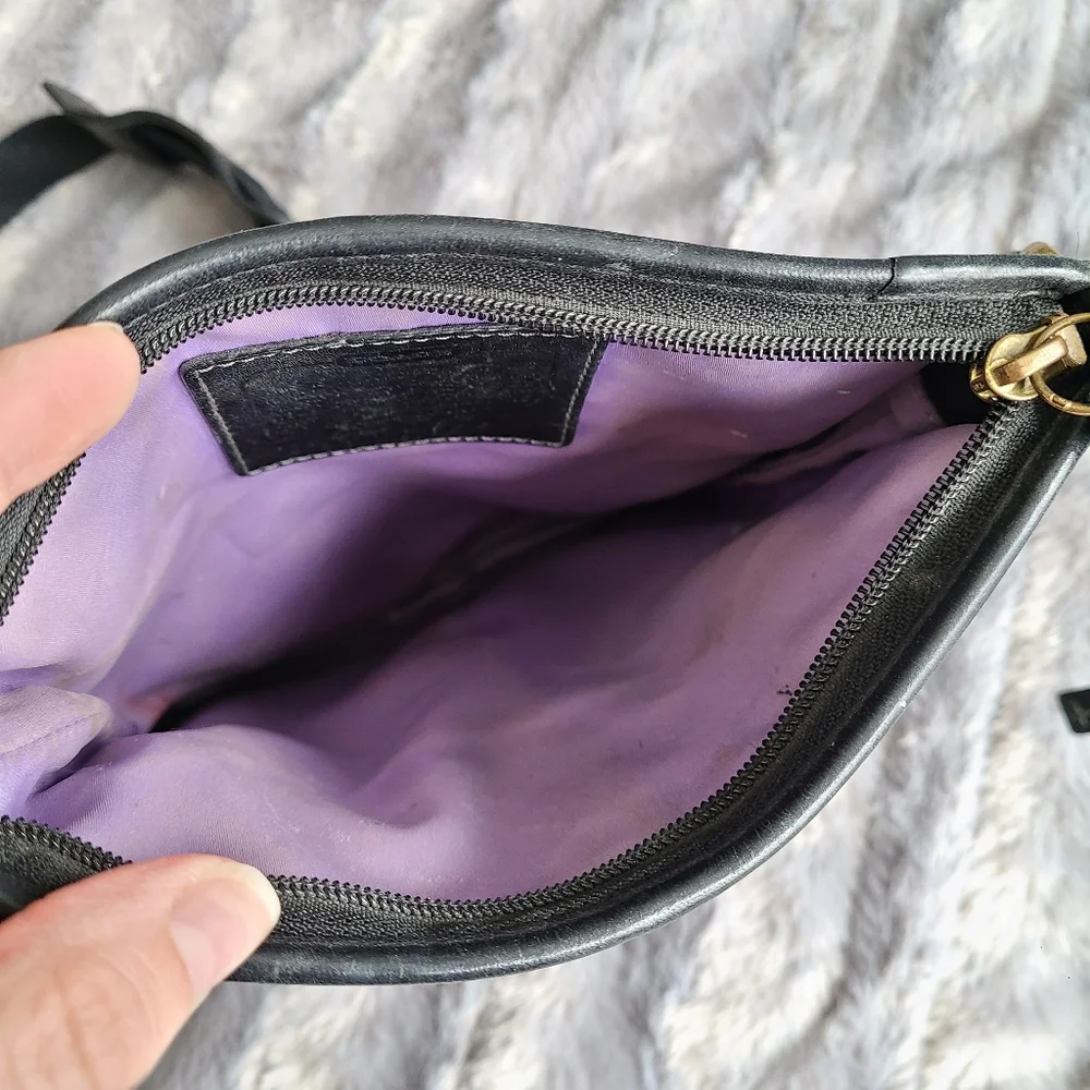 ❌️SOLD❌️ Coach Signature Crossbody Bag - Black - Picture 6 of 10